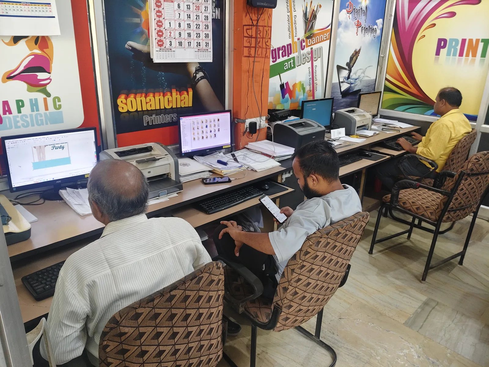 Pre-press and graphic design studio workstations in Shahdol plant