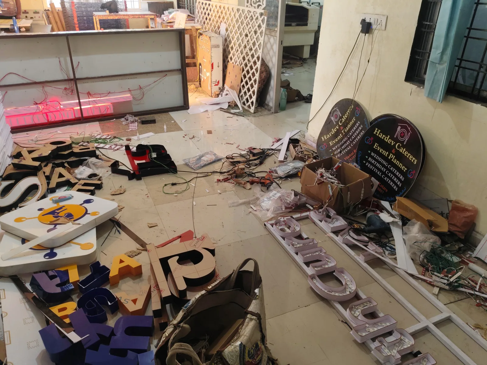Laser cutting machine work area and material bed in Shahdol